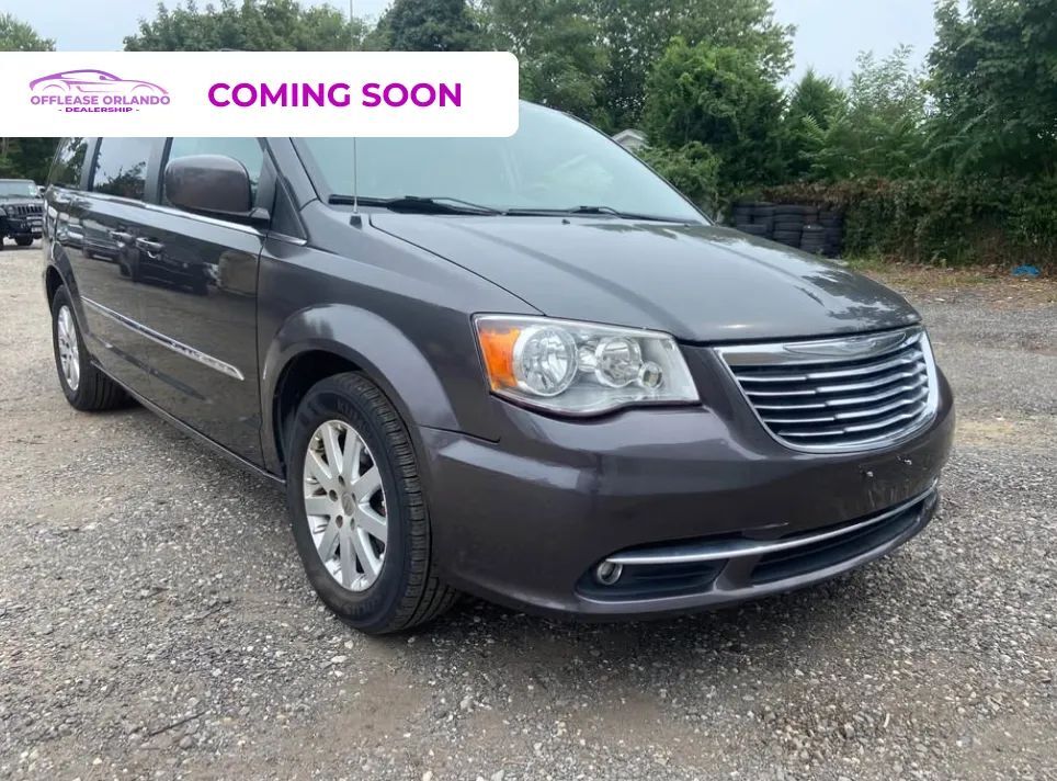 2016 Chrysler Town & Country Touring Minivan 4D