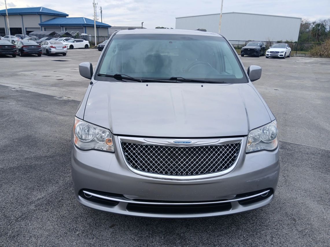 2016 Chrysler Town & Country Touring Minivan 4D