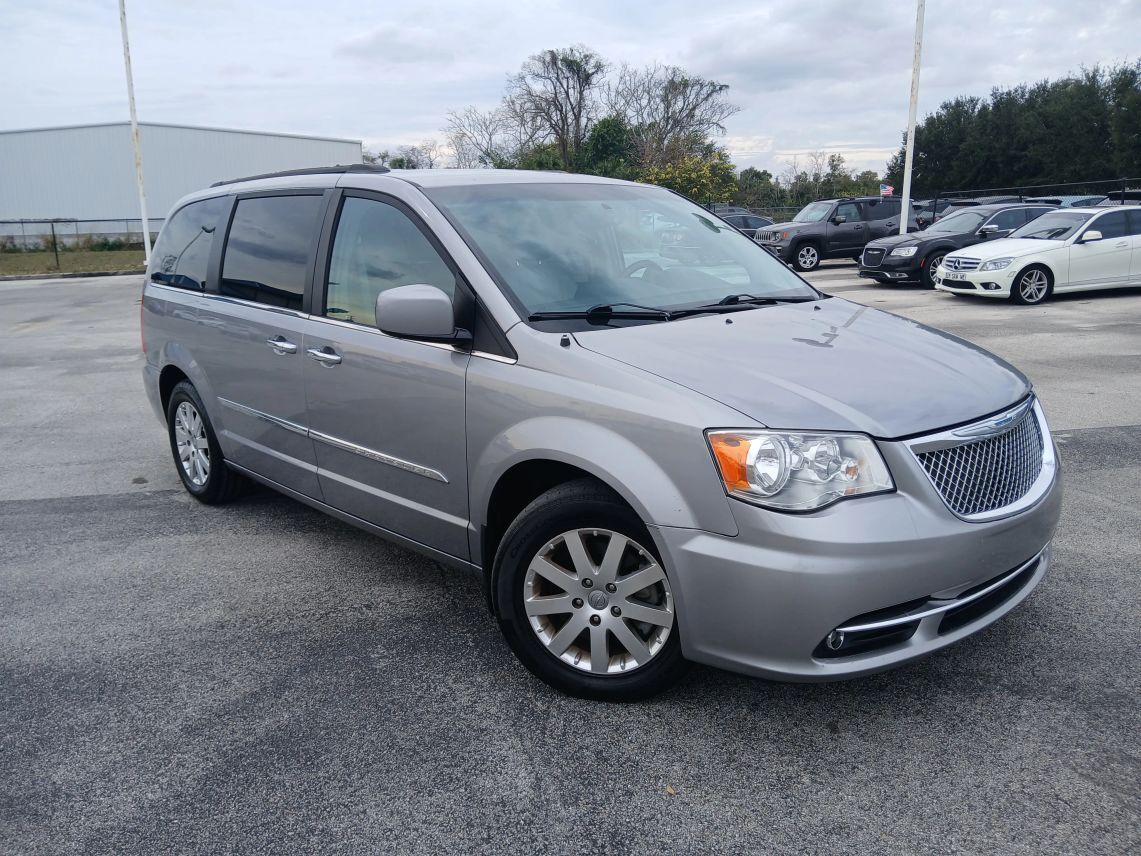 2016 Chrysler Town & Country Touring Minivan 4D