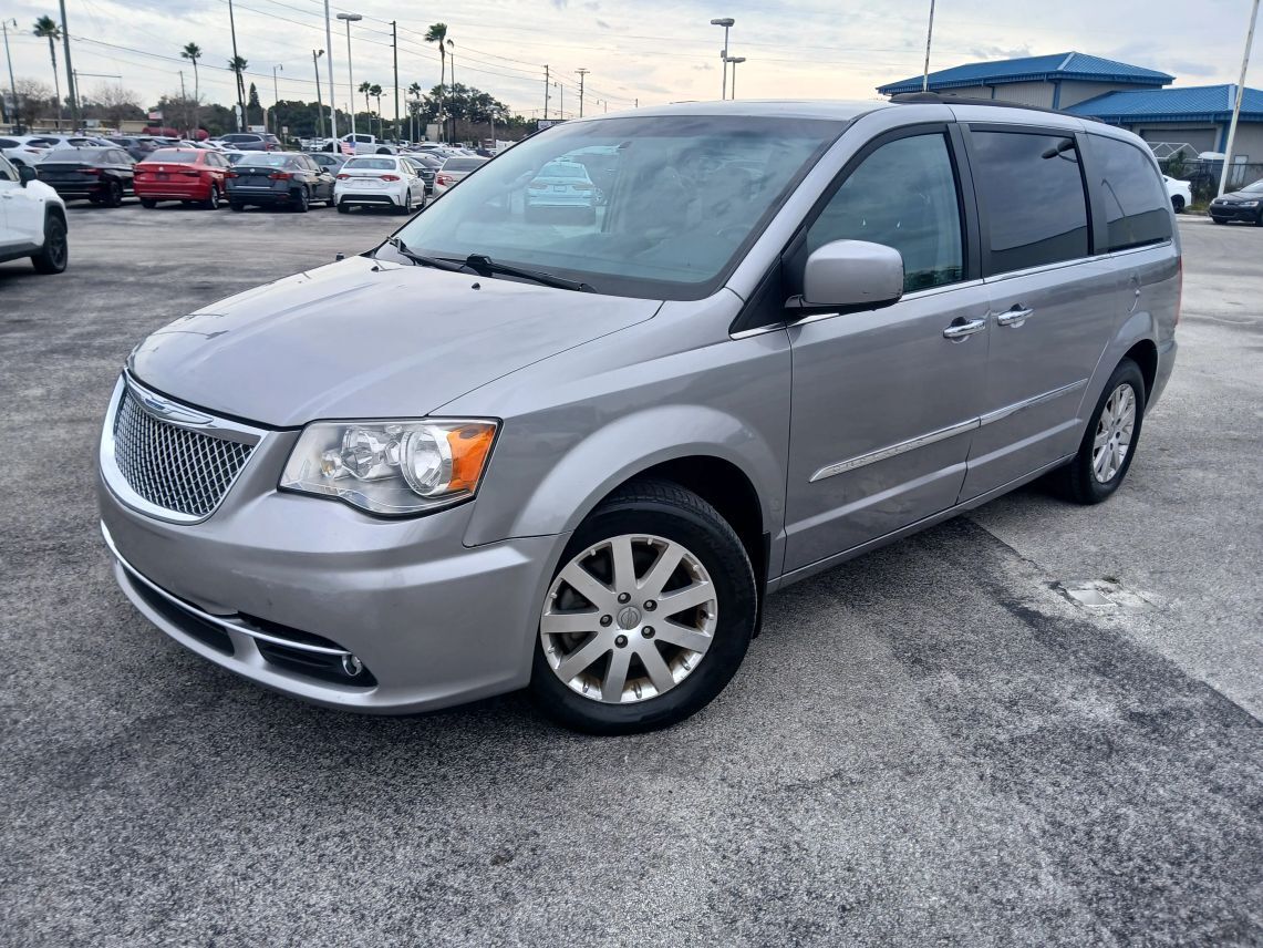 2016 Chrysler Town & Country Touring Minivan 4D