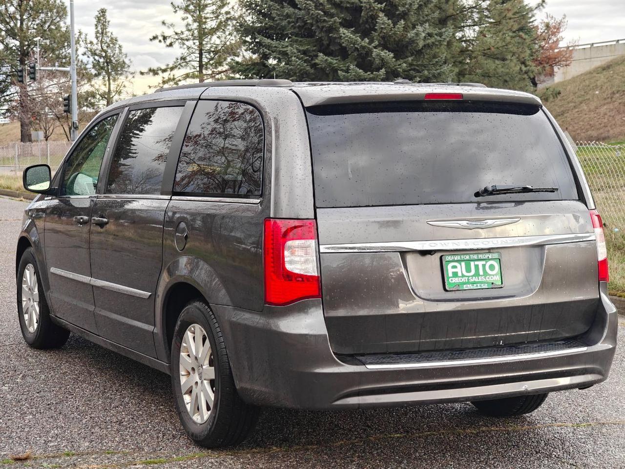2016 Chrysler Town & Country Touring