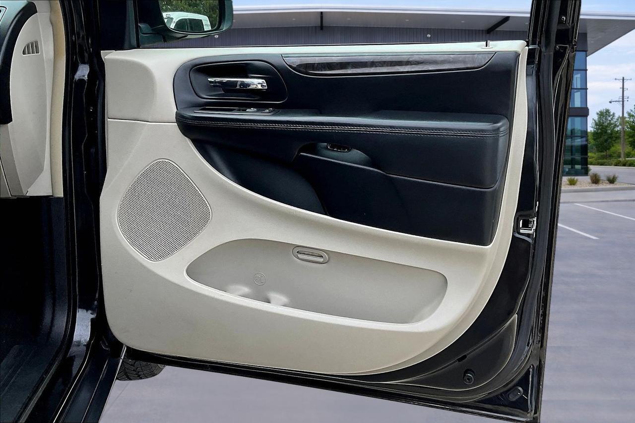 2016 DODGE GRAND CARAVAN CREW Houston TX