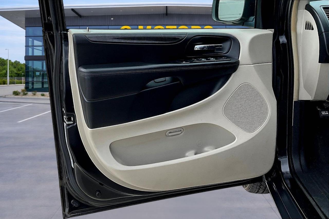 2016 DODGE GRAND CARAVAN CREW Houston TX