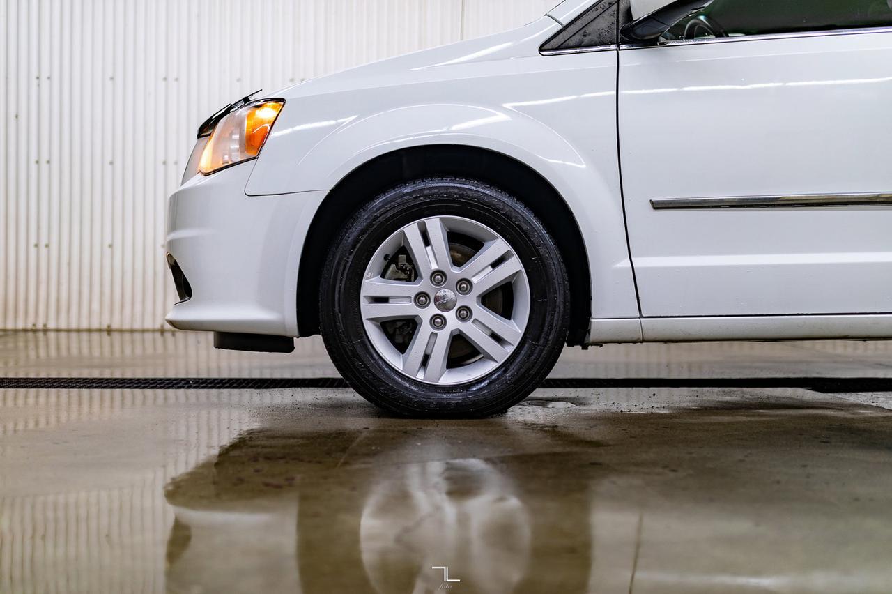 2016 Dodge Grand Caravan Crew Plus Leather Nav BCam Red Deer AB