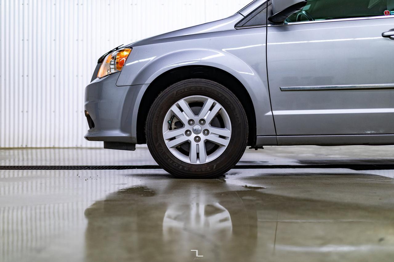 2016 Dodge Grand Caravan Crew Plus Leather Nav DVD Red Deer AB