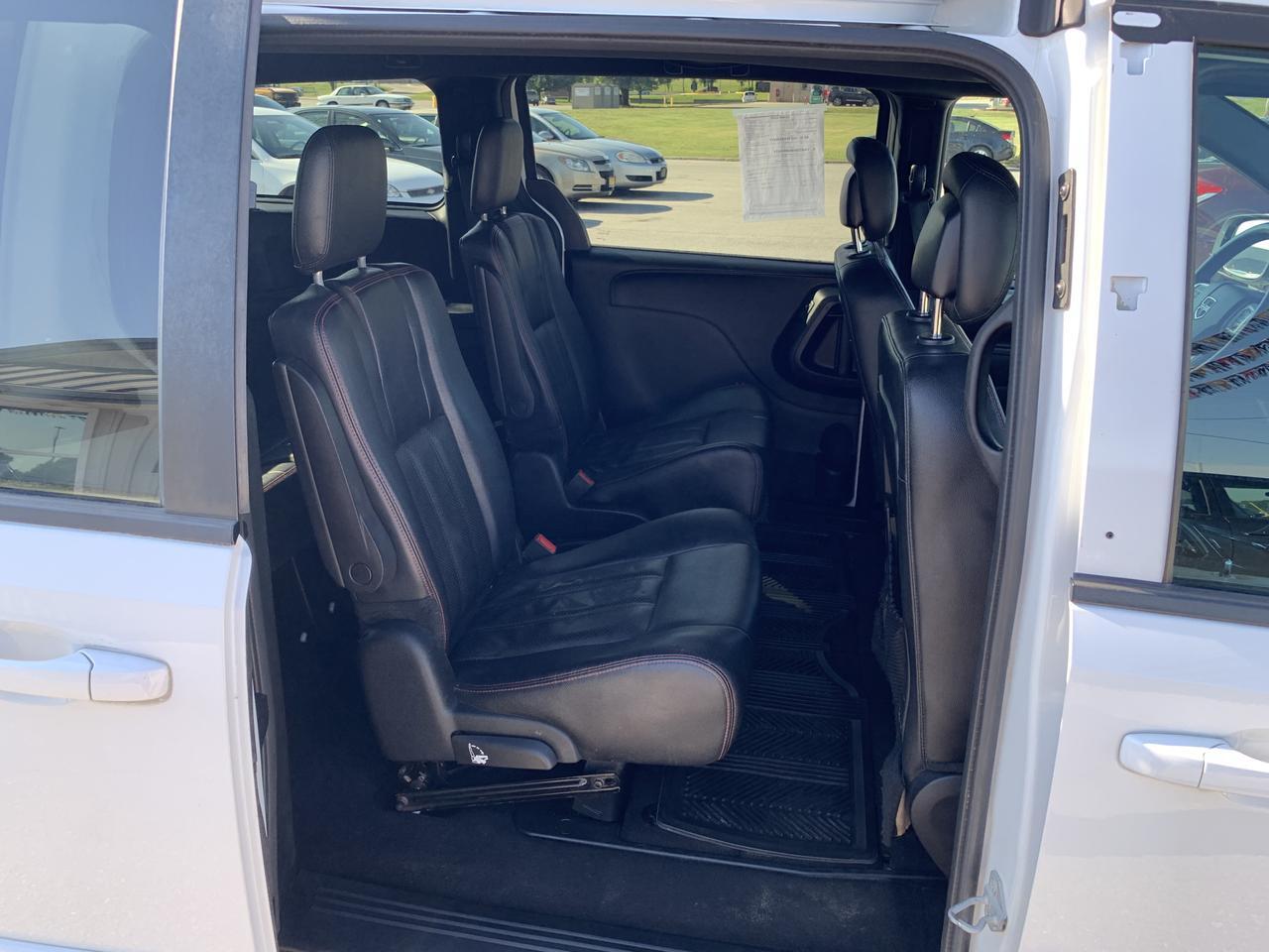 2016 Dodge Grand Caravan Passenger R/T Minivan 4D Aurora MO