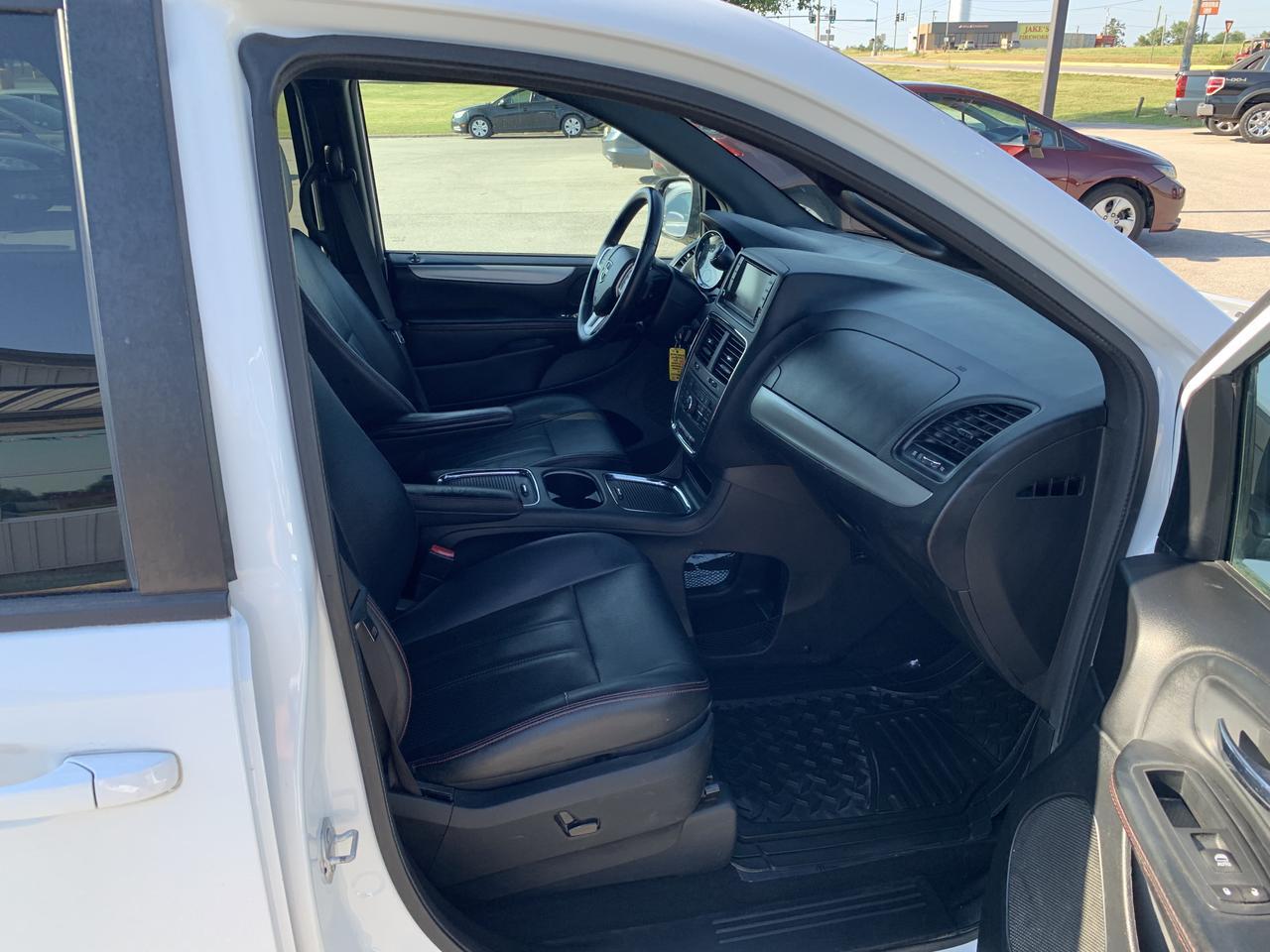 2016 Dodge Grand Caravan Passenger R/T Minivan 4D Aurora MO