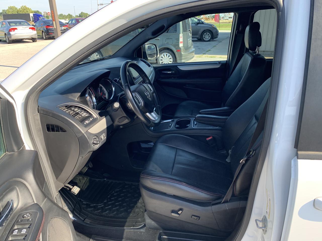 2016 Dodge Grand Caravan Passenger R/T Minivan 4D Aurora MO