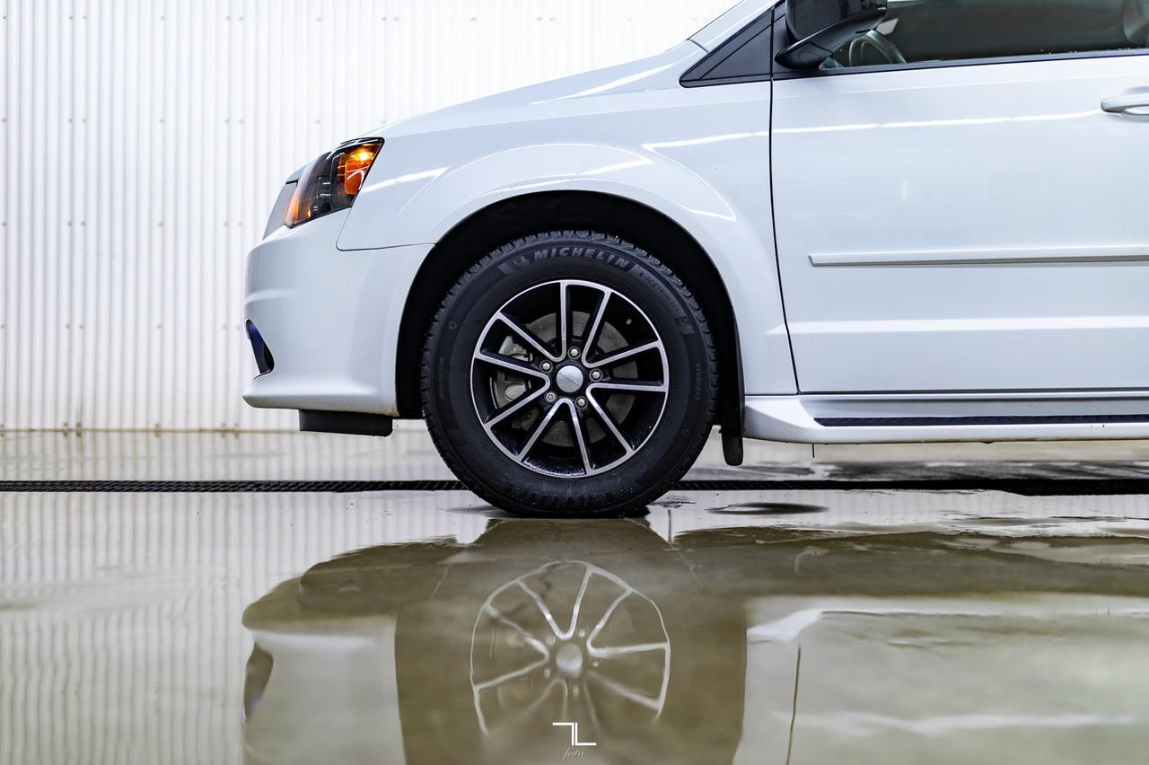 2016 Dodge Grand Caravan R/T Leather Nav BCam DVD Red Deer AB