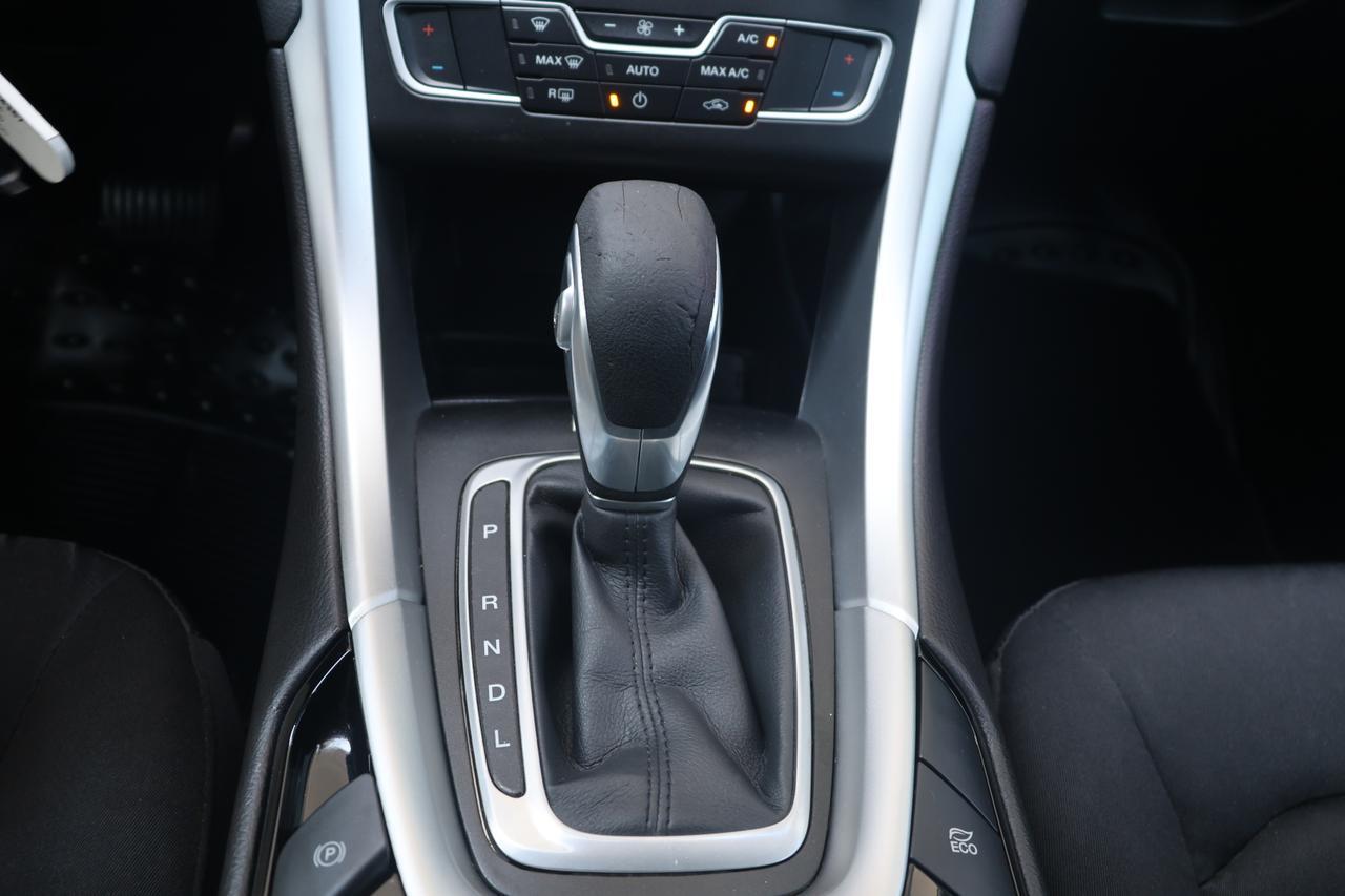 2016 FORD FUSION SE HYBRID Houston TX