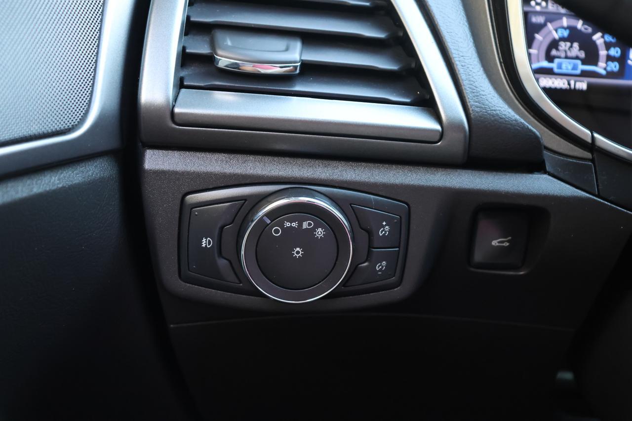 2016 FORD FUSION TITANIUM HEV WHITE at G Motors