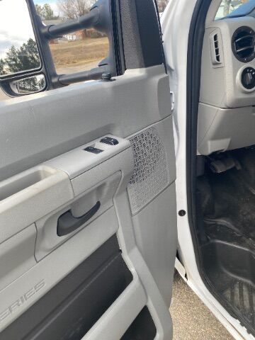 2016 Ford 14' BOX W/ TOMMY LIFT E-350 Super Duty Monroe NC