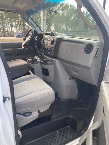 2016 Ford 14' BOX W/ TOMMY LIFT E-350 Super Duty Monroe NC