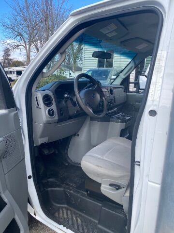 2016 Ford 14' BOX W/ TOMMY LIFT E-350 Super Duty Monroe NC