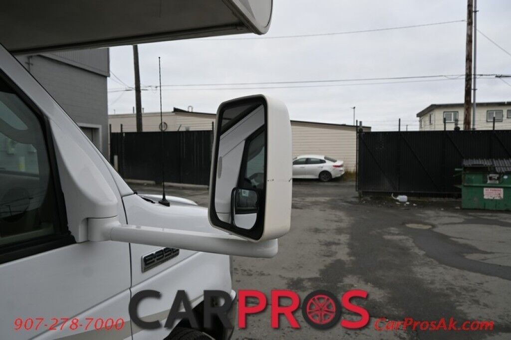 2016 Ford 230CB LEPRECHAUN - 6.8L V10 Triton - 4.0 kW Onan Generator - 3 Burner Stove - Microwave - Refridgerator - Sleeps 7 - Power Awning - Bathroom w/ Shower - Queen Bed - Tow Package Anchorage AK