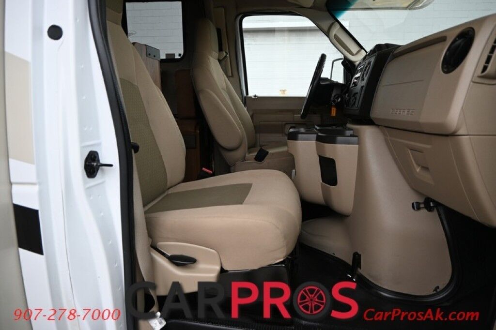 2016 Ford 230CB LEPRECHAUN - 6.8L V10 Triton - 4.0 kW Onan Generator - 3 Burner Stove - Microwave - Refridgerator - Sleeps 7 - Power Awning - Bathroom w/ Shower - Queen Bed - Tow Package Anchorage AK