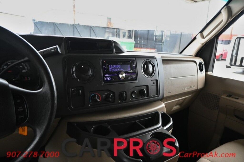 2016 Ford 230CB LEPRECHAUN - 6.8L V10 Triton - 4.0 kW Onan Generator - 3 Burner Stove - Microwave - Refridgerator - Sleeps 7 - Power Awning - Bathroom w/ Shower - Queen Bed - Tow Package Anchorage AK