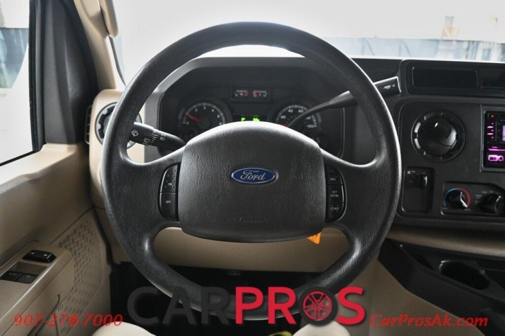 2016 Ford 230CB LEPRECHAUN - 6.8L V10 Triton - 4.0 kW Onan Generator - 3 Burner Stove - Microwave - Refridgerator - Sleeps 7 - Power Awning - Bathroom w/ Shower - Queen Bed - Tow Package Anchorage AK