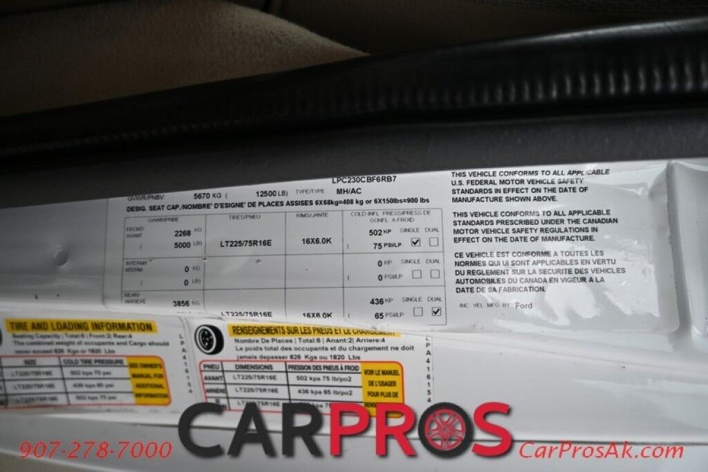 2016 Ford 230CB LEPRECHAUN - 6.8L V10 Triton - 4.0 kW Onan Generator - 3 Burner Stove - Microwave - Refridgerator - Sleeps 7 - Power Awning - Bathroom w/ Shower - Queen Bed - Tow Package Anchorage AK