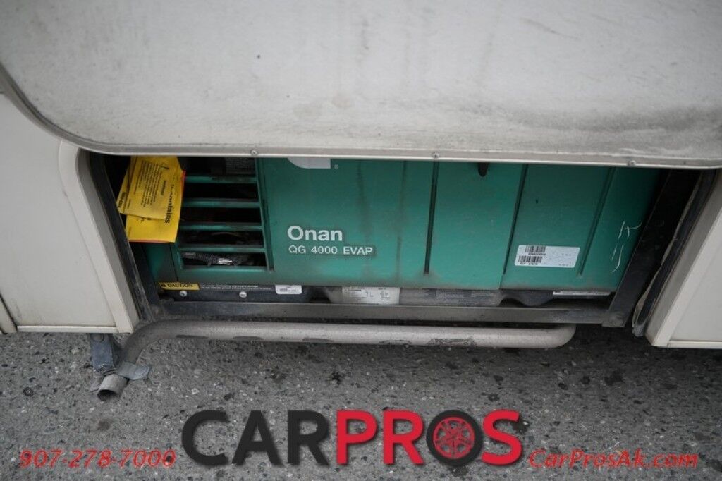 2016 Ford 230CB LEPRECHAUN - 6.8L V10 Triton - 4.0 kW Onan Generator - 3 Burner Stove - Microwave - Refridgerator - Sleeps 7 - Power Awning - Bathroom w/ Shower - Queen Bed - Tow Package Anchorage AK