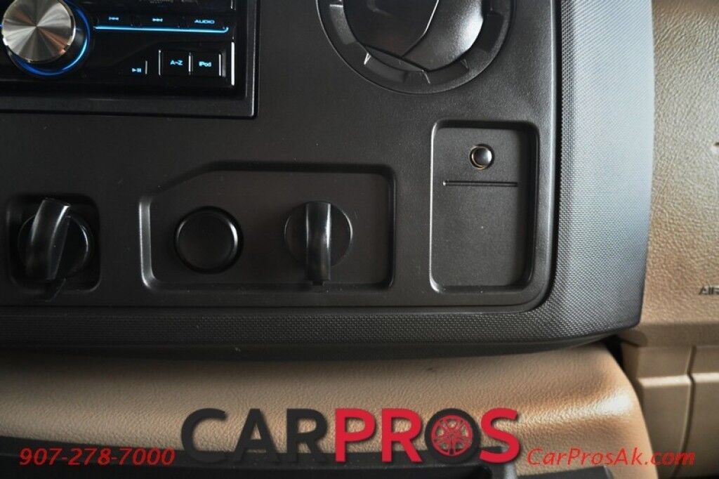 2016 Ford 230CB LEPRECHAUN - 6.8L V10 Triton - 4.0 kW Onan Generator - 3 Burner Stove - Microwave - Refridgerator - Sleeps 7 - Power Awning - Bathroom w/ Shower - Queen Bed - Tow Package Anchorage AK