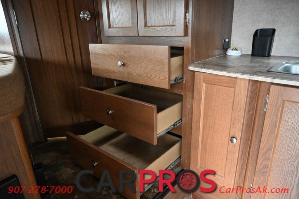 2016 Ford 230CB LEPRECHAUN - 6.8L V10 Triton - 4.0 kW Onan Generator - 3 Burner Stove - Microwave - Refridgerator - Sleeps 7 - Power Awning - Bathroom w/ Shower - Queen Bed - Tow Package Anchorage AK