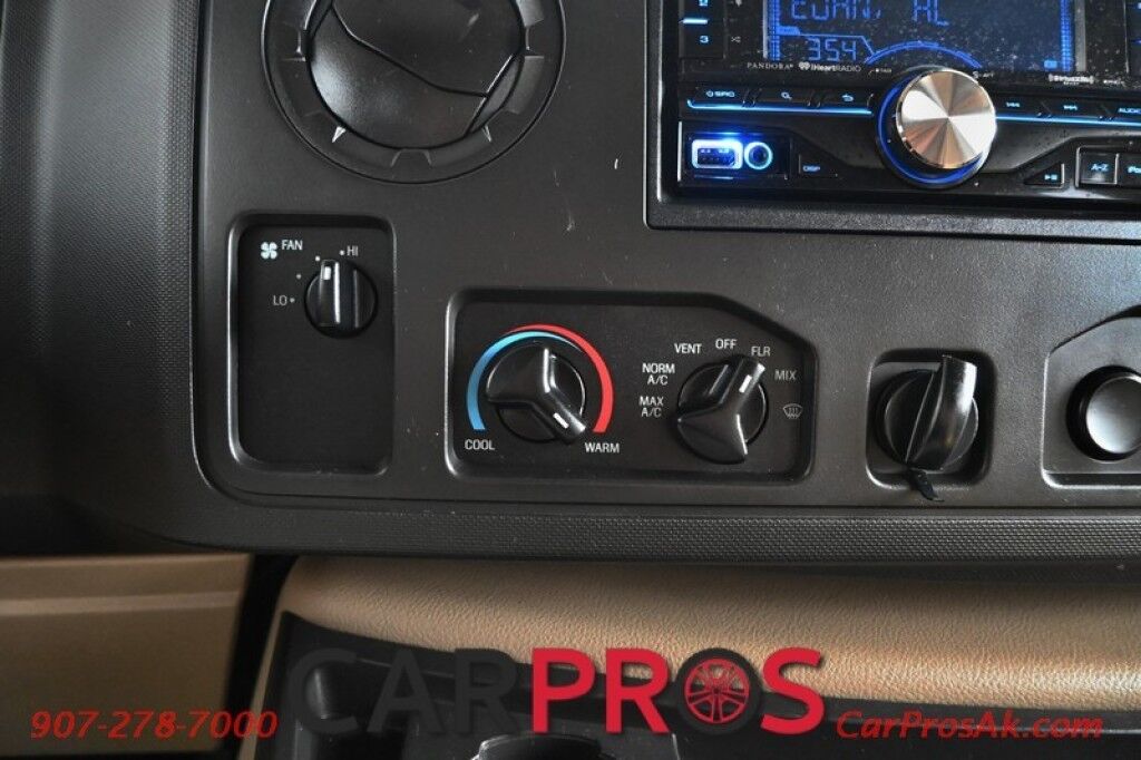 2016 Ford 230CB LEPRECHAUN - 6.8L V10 Triton - 4.0 kW Onan Generator - 3 Burner Stove - Microwave - Refridgerator - Sleeps 7 - Power Awning - Bathroom w/ Shower - Queen Bed - Tow Package Anchorage AK