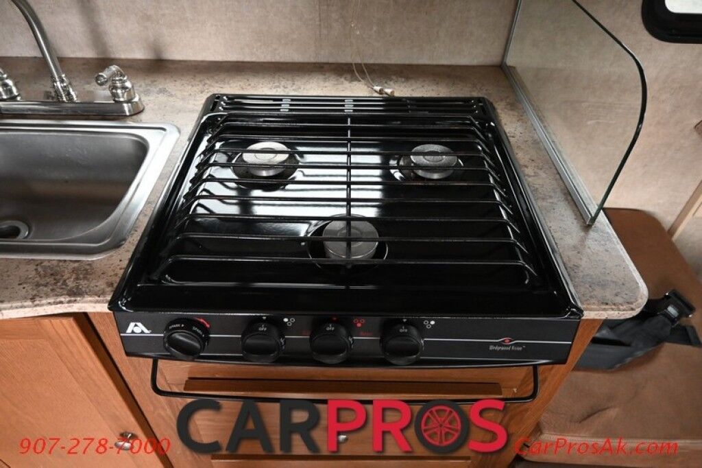 2016 Ford 230CB LEPRECHAUN - 6.8L V10 Triton - 4.0 kW Onan Generator - 3 Burner Stove - Microwave - Refridgerator - Sleeps 7 - Power Awning - Bathroom w/ Shower - Queen Bed - Tow Package Anchorage AK