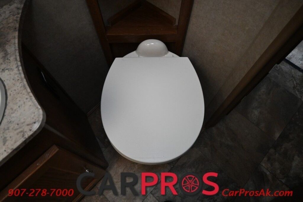 2016 Ford 230CB LEPRECHAUN - 6.8L V10 Triton - 4.0 kW Onan Generator - 3 Burner Stove - Microwave - Refridgerator - Sleeps 7 - Power Awning - Bathroom w/ Shower - Queen Bed - Tow Package Anchorage AK