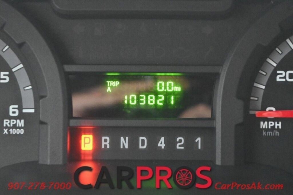 2016 Ford 230CB LEPRECHAUN - 6.8L V10 Triton - 4.0 kW Onan Generator - 3 Burner Stove - Microwave - Refridgerator - Sleeps 7 - Power Awning - Bathroom w/ Shower - Queen Bed - Tow Package Anchorage AK