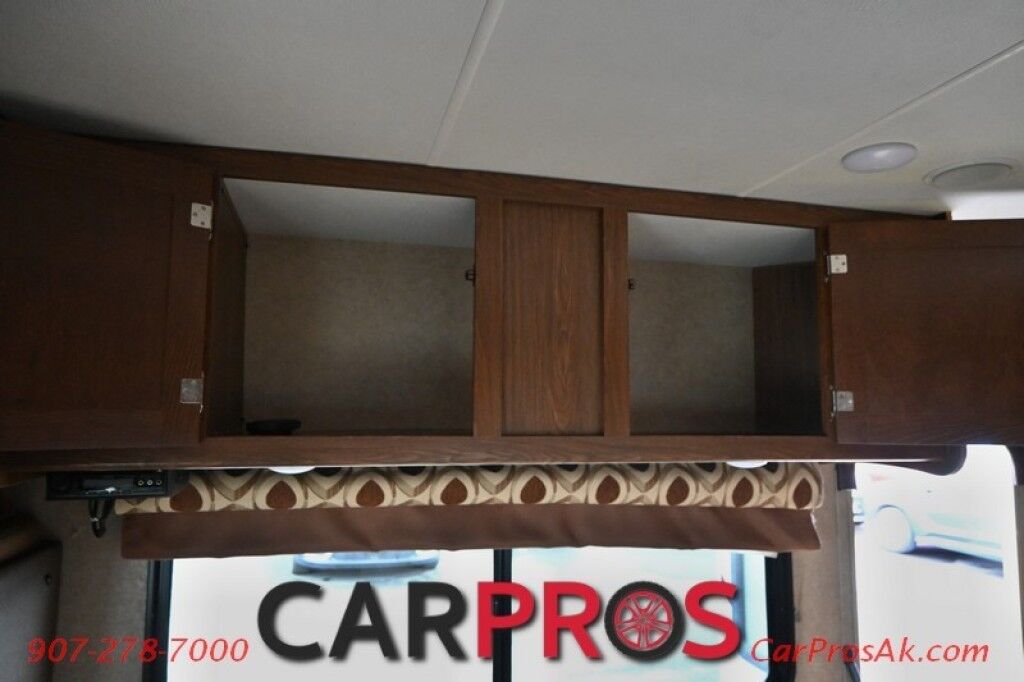 2016 Ford 230CB LEPRECHAUN - 6.8L V10 Triton - 4.0 kW Onan Generator - 3 Burner Stove - Microwave - Refridgerator - Sleeps 7 - Power Awning - Bathroom w/ Shower - Queen Bed - Tow Package Anchorage AK