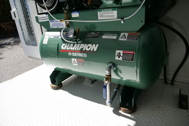 2016 Ford E-350 photo 2