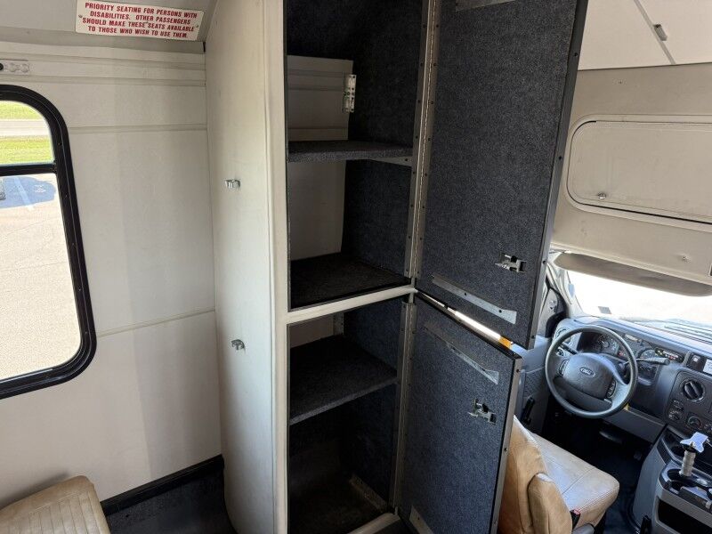 2016 Ford E-450 Passenger Bus w/ Wheelchair Lift Collinsville OK