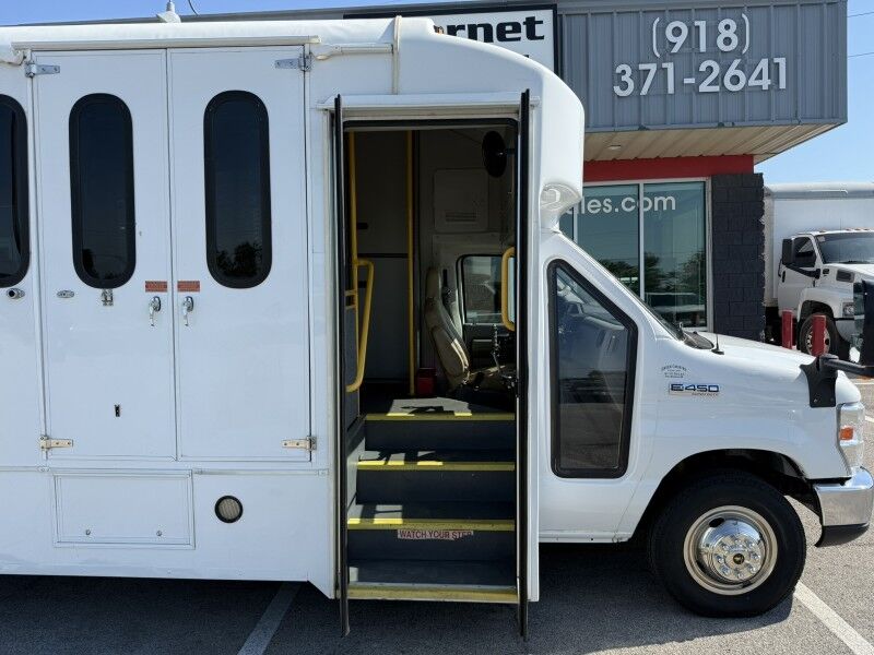 2016 Ford E-450 Passenger Bus w/ Wheelchair Lift Collinsville OK