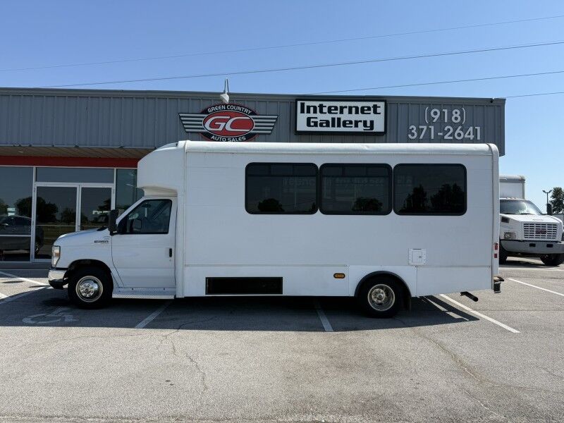 2016 Ford E-450 Passenger Bus w/ Wheelchair Lift Collinsville OK