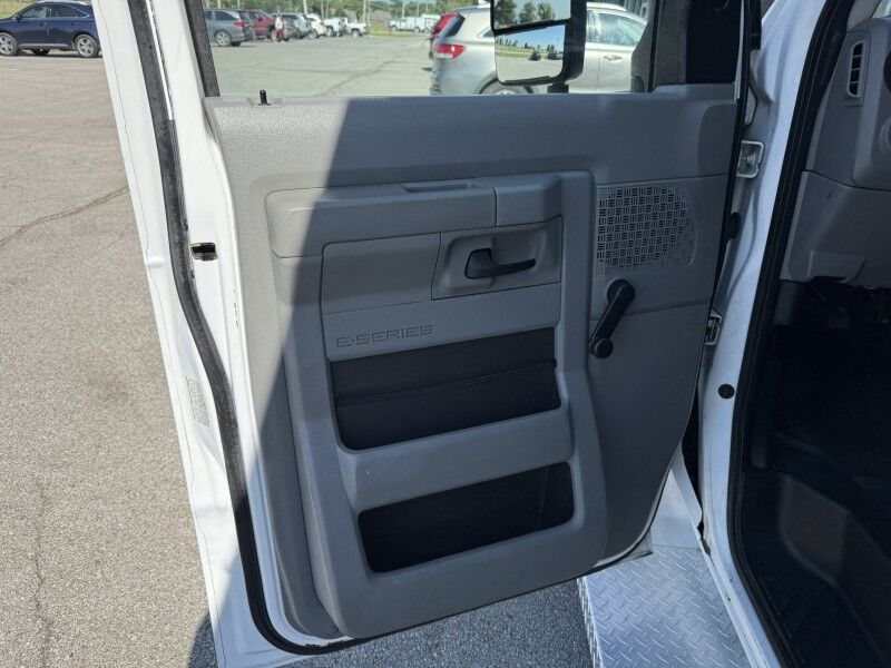2016 Ford E-450 Passenger Bus w/ Wheelchair Lift Collinsville OK