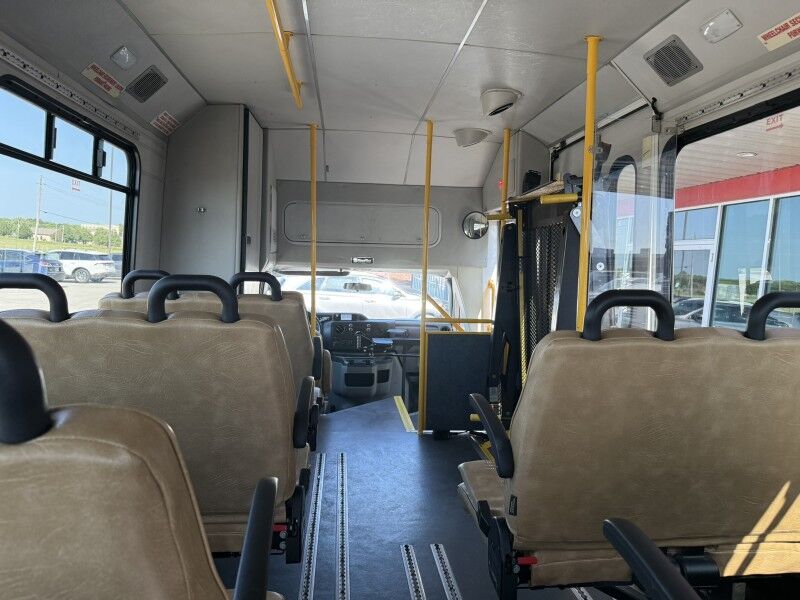 2016 Ford E-450 Passenger Bus w/ Wheelchair Lift Collinsville OK