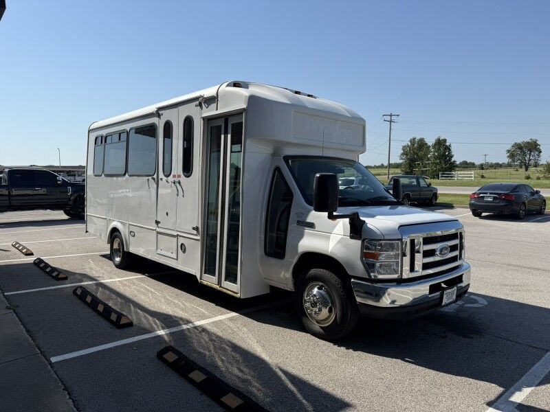 2016 Ford E-450 Passenger Bus w/ Wheelchair Lift Collinsville OK