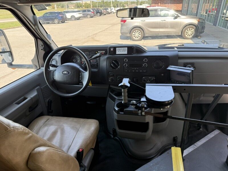 2016 Ford E-450 Passenger Bus w/ Wheelchair Lift Collinsville OK