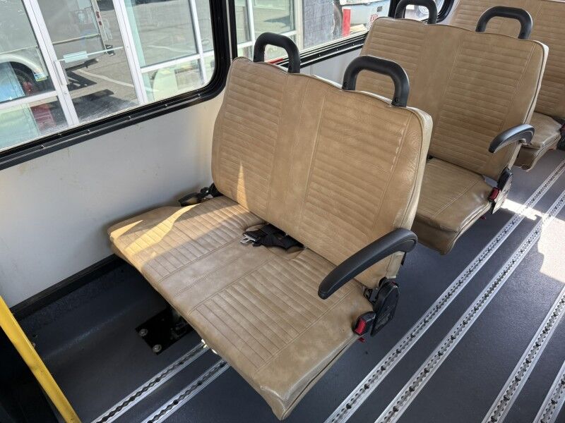2016 Ford E-450 Passenger Bus w/ Wheelchair Lift Collinsville OK