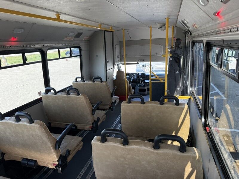 2016 Ford E-450 Passenger Bus w/ Wheelchair Lift Collinsville OK