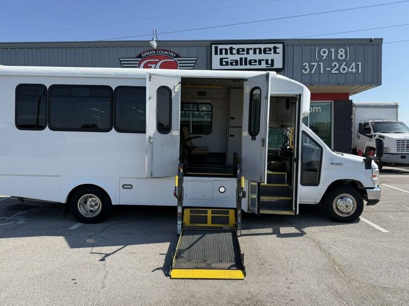 2016 Ford E-450 Passenger Bus w/ Wheelchair Lift Collinsville OK