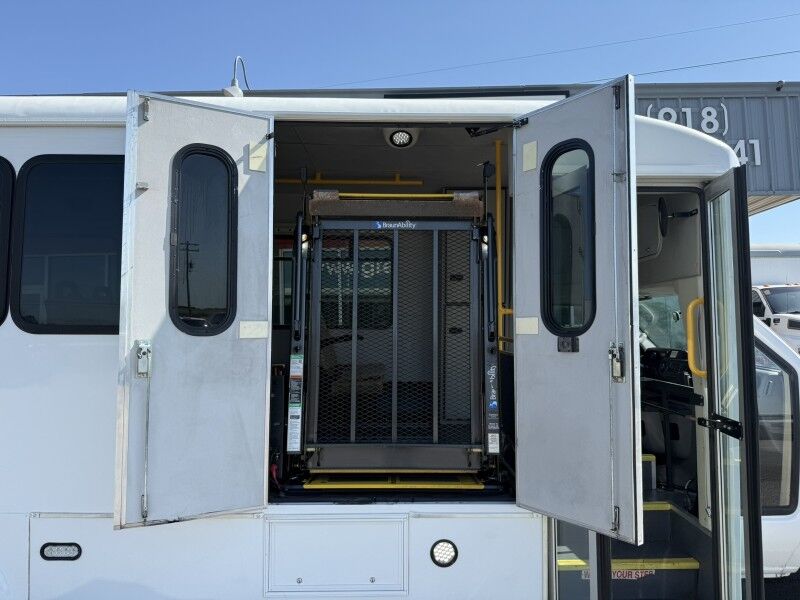 2016 Ford E-450 Passenger Bus w/ Wheelchair Lift Collinsville OK