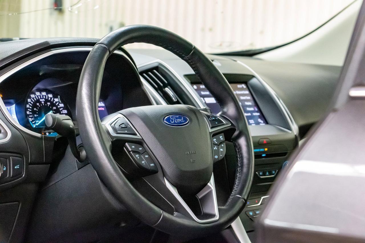 2016 Ford Edge AWD SEL Roof Nav BCam Red Deer AB