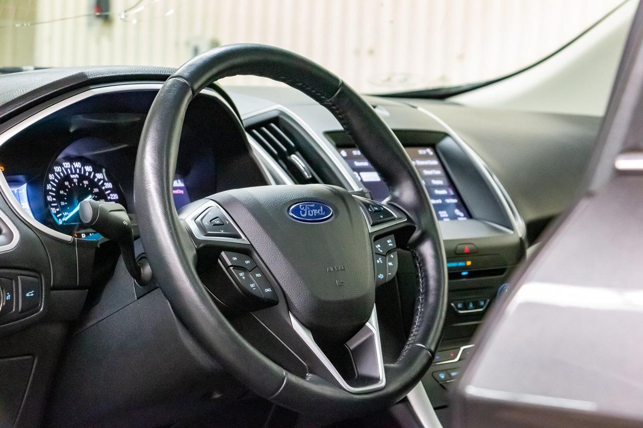 2016 Ford Edge AWD SEL Roof Nav BCam Red Deer AB