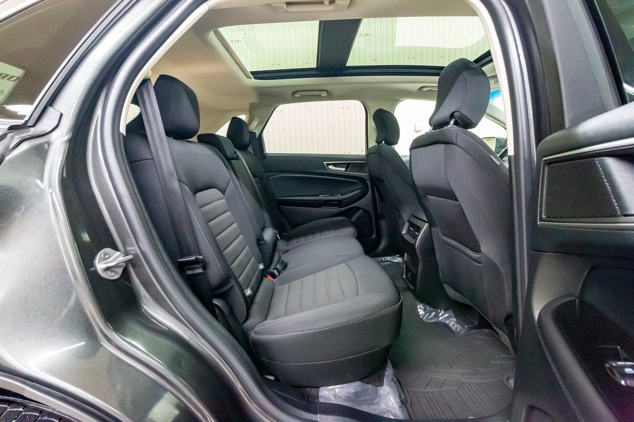 2016 Ford Edge AWD SEL Roof Nav BCam Red Deer AB