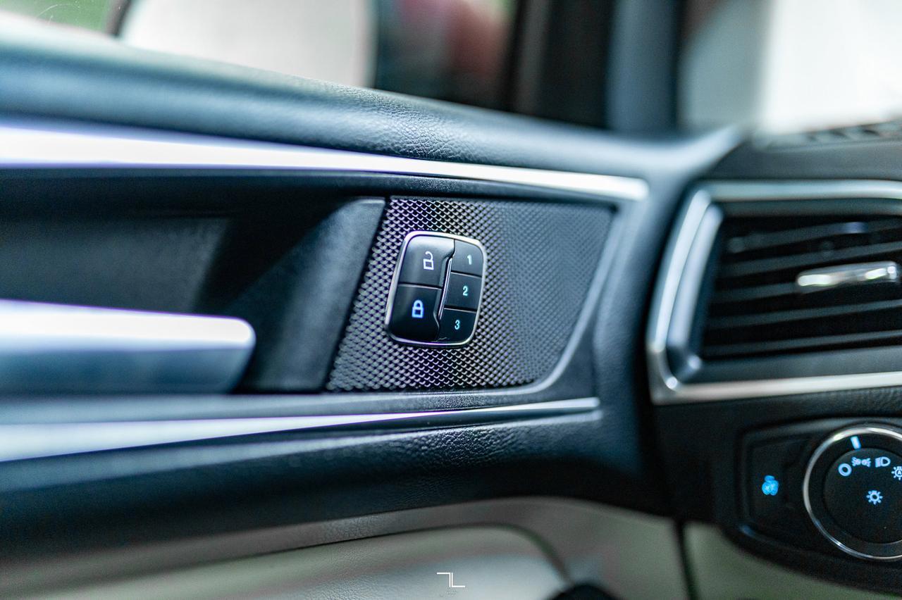 2016 Ford Edge AWD Titanium Leather Roof Nav BCam Red Deer AB