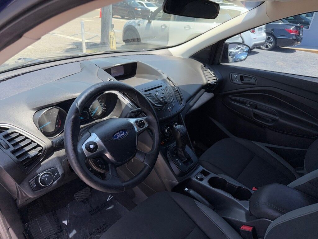 2016 Ford Escape S~CLEAN CARFAX~LOW MILES~ONLINE FINANCE AND SHIPPING AVAILABLE!!!!!