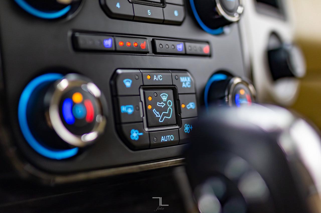 2016 Ford Expedition AWD Limited Leather Roof Nav BCam Red Deer AB