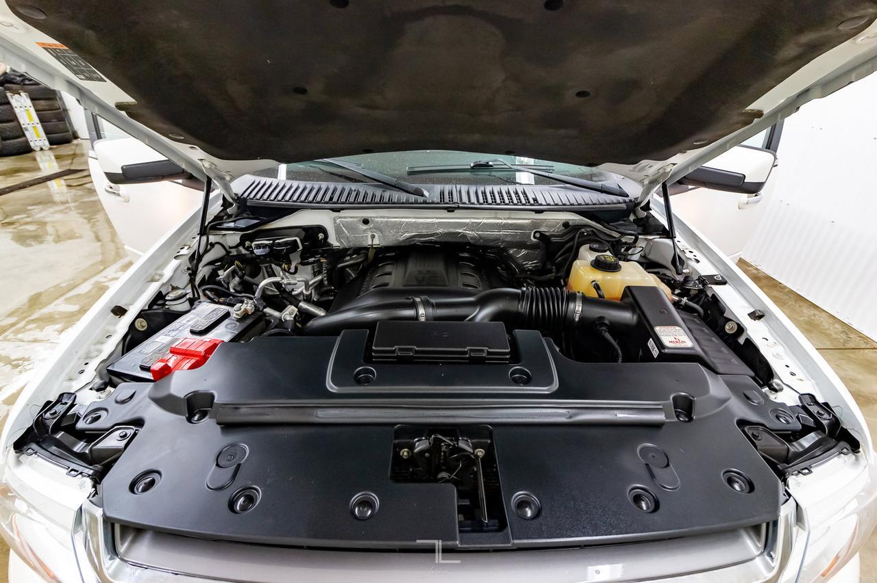 2016 Ford Expedition AWD Limited Leather Roof Nav BCam Red Deer AB